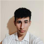 Profesor de fisica, Matematicas y Inglés reparte clases a estudiantes de cualquier edad